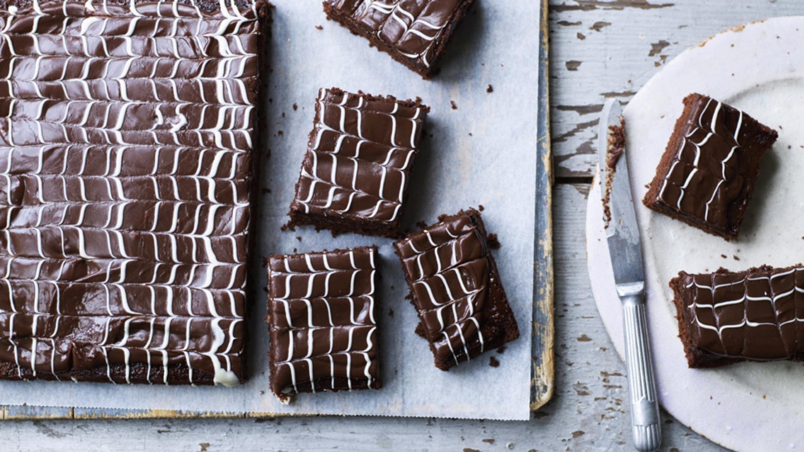 Chocolate traybake with feather icing